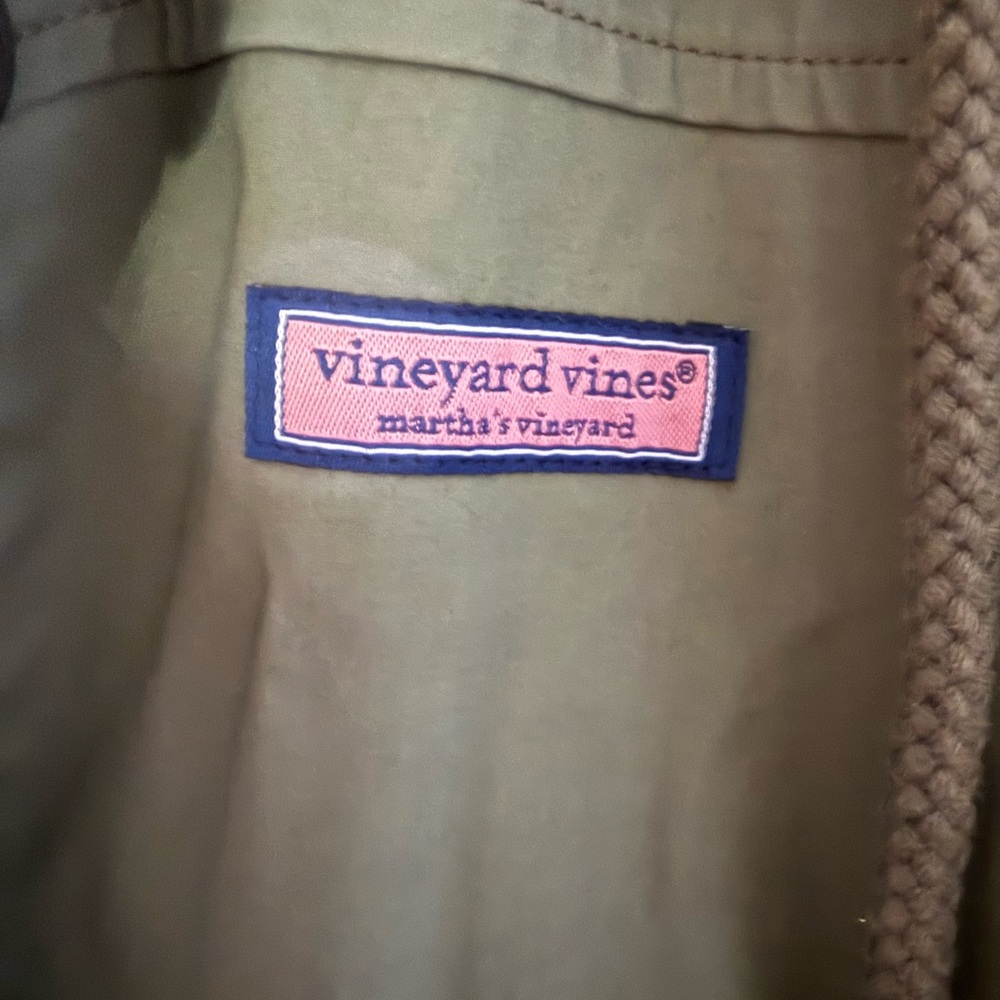 This is a green Vineyard Vines spring anorak rain jacket with a gingham lining - Picture 2 of 4
